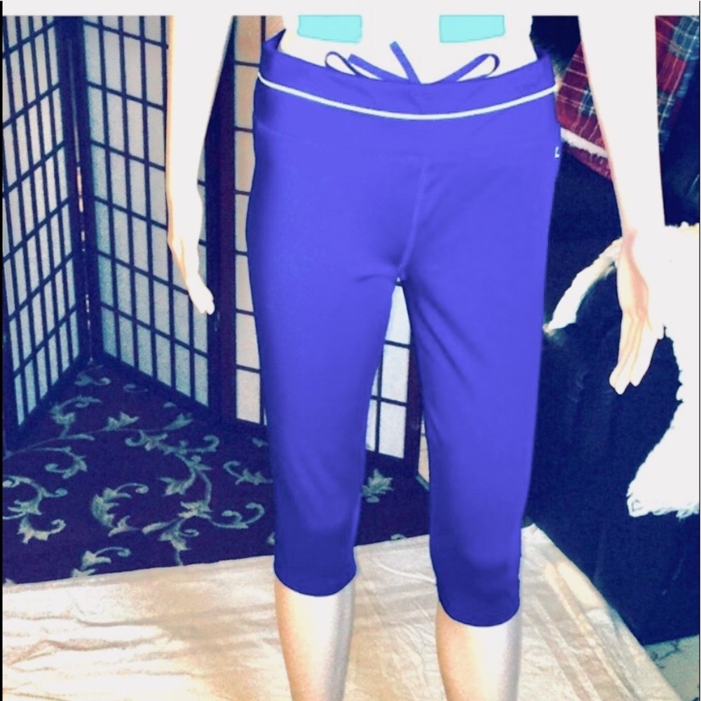 10025 workout capri size M.